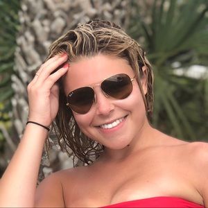 Meet your Posher, Caroline